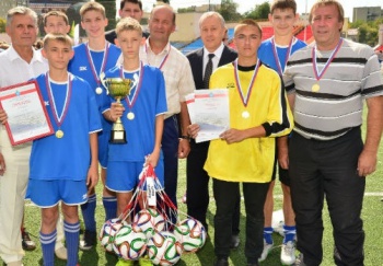 «Белый Ключ» поддержал «Кубок Губернатора» по футболу среди дворовых команд.